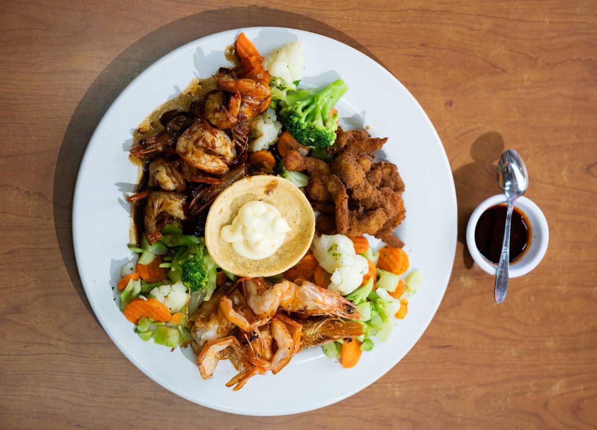 Platón de camarones y mariscos
